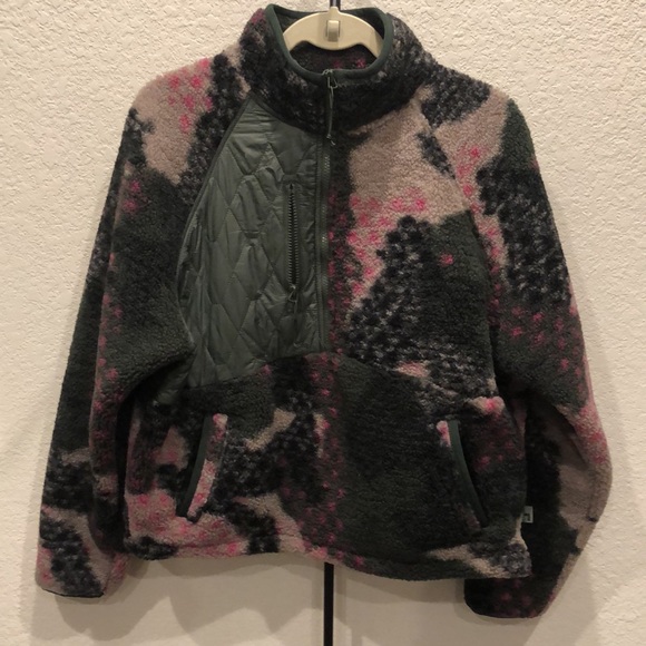 NWOT! Joy lab 1/2 zip camo faux sherpa pullover - Picture 5 of 9